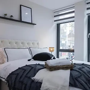 Apartment Chapel House, London